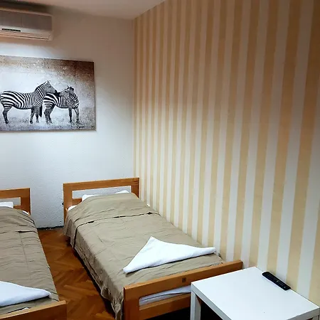 Hostel New *
